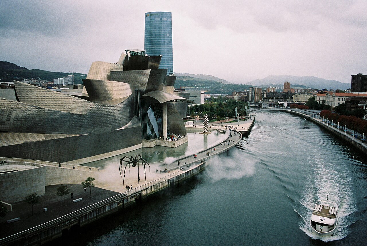 Museo Guggenheim y ría de Bilbao.