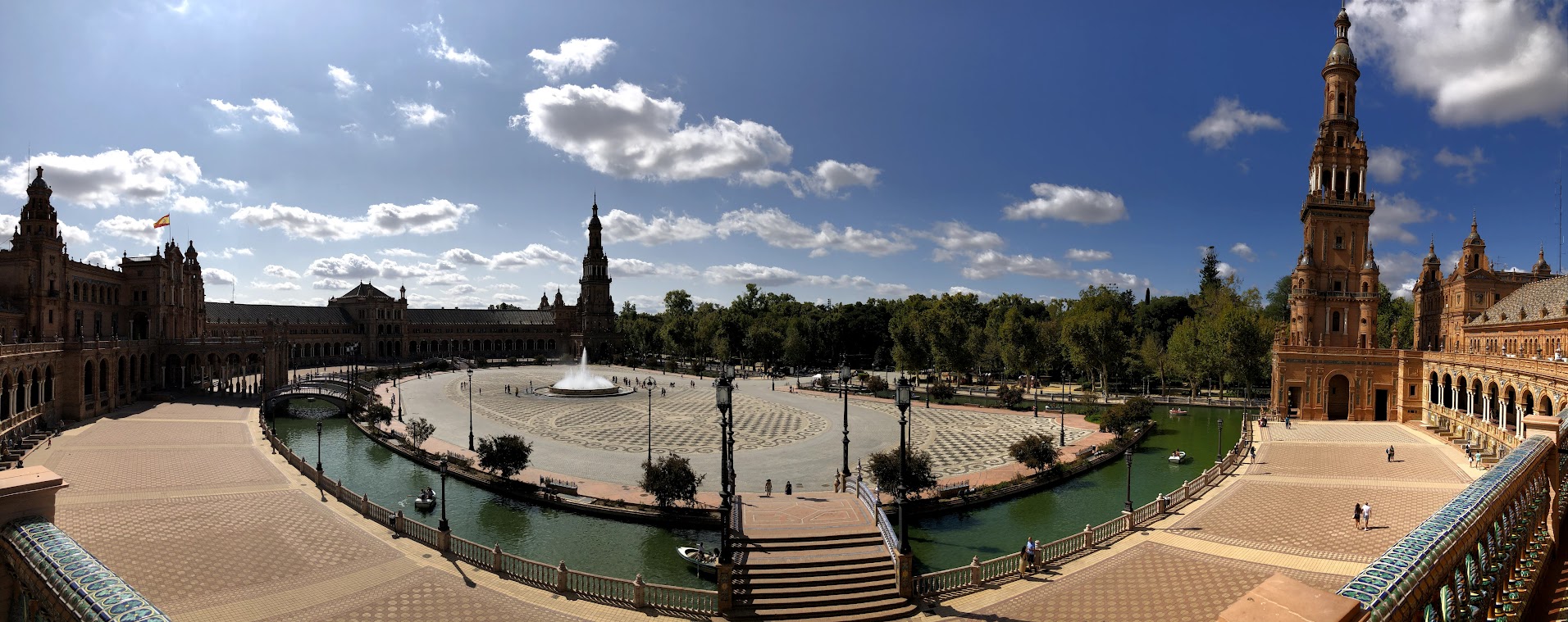 Vista panorámica real de la Plaza de España de Sevilla